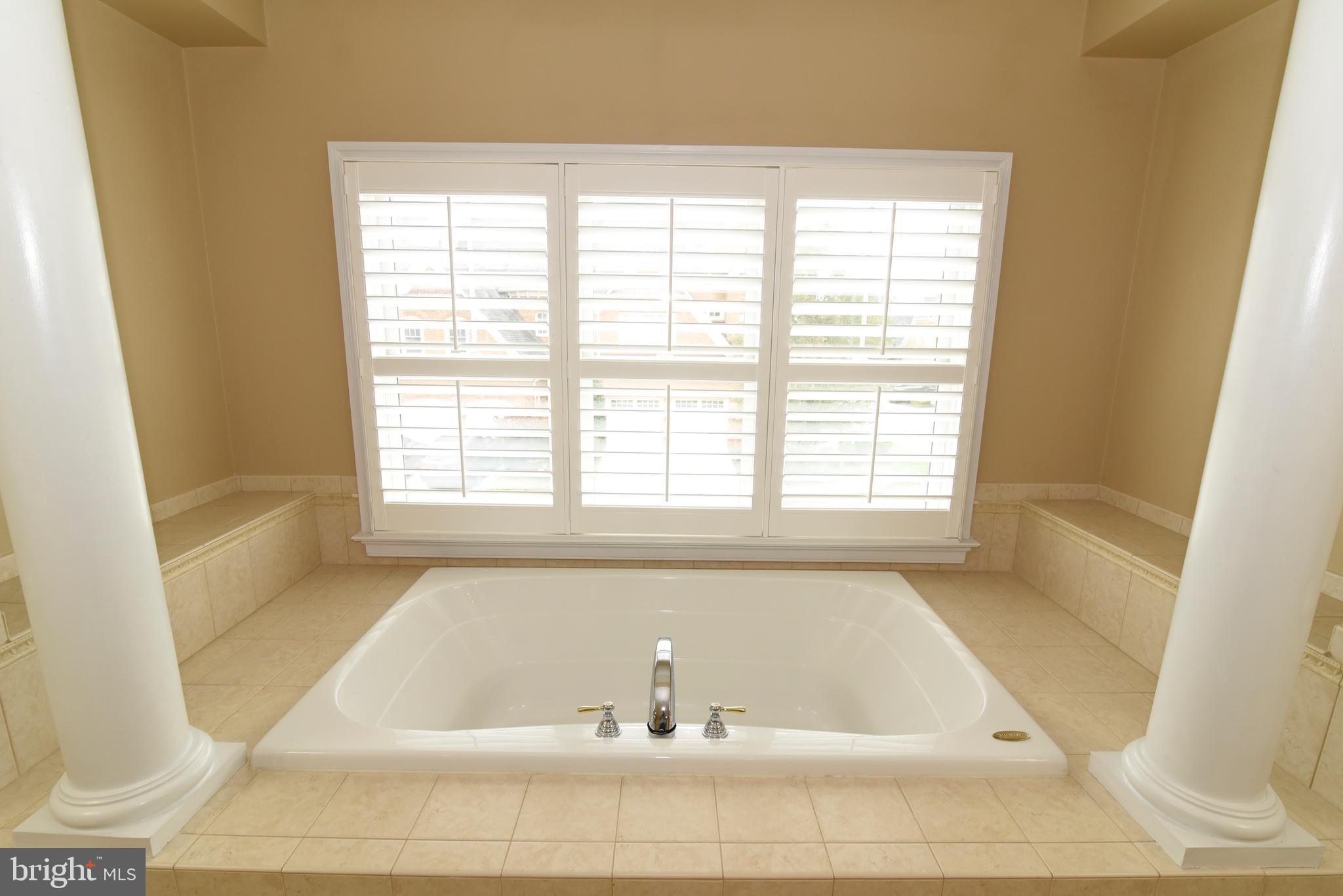 RIVER CREEK - Residential