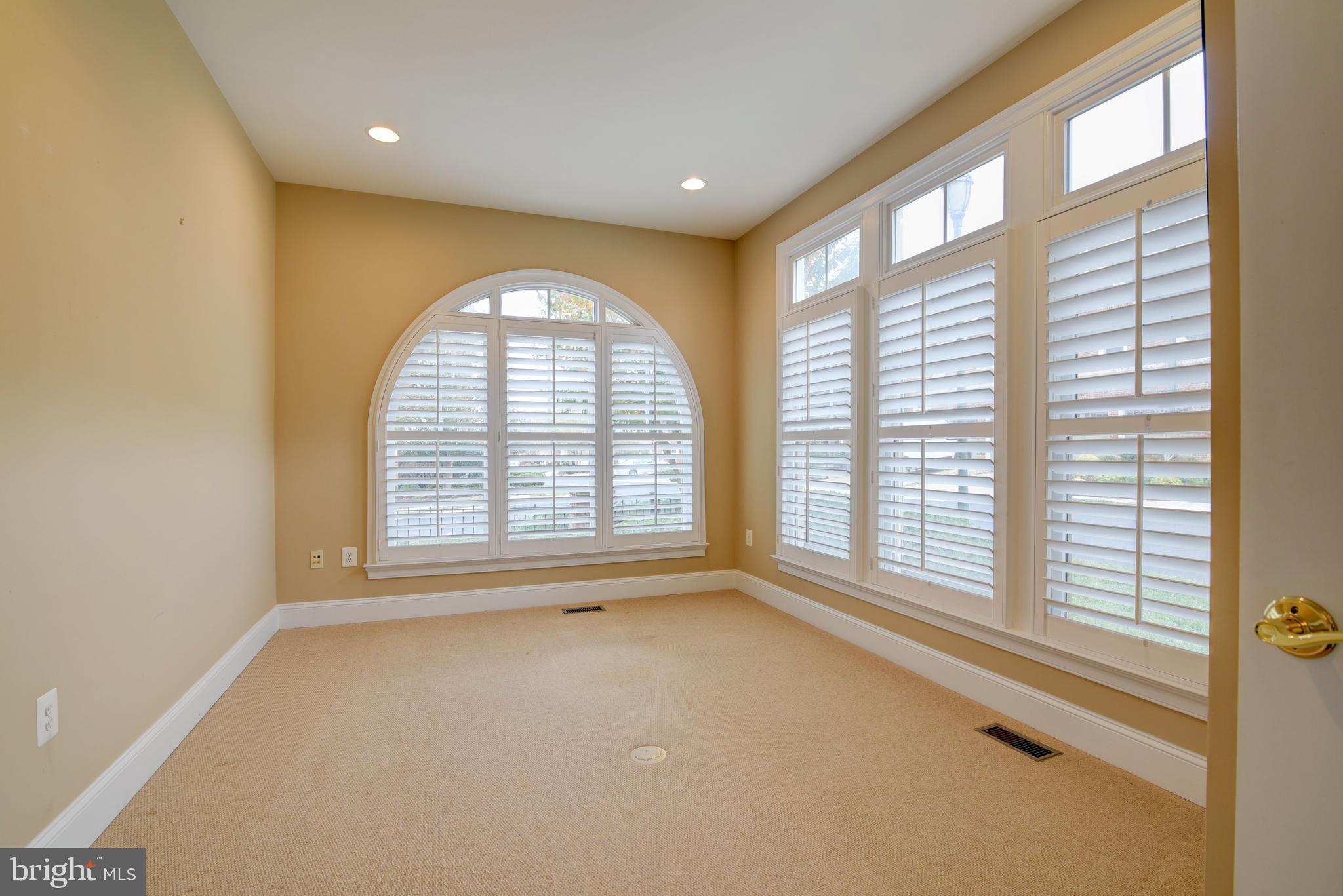 RIVER CREEK - Residential