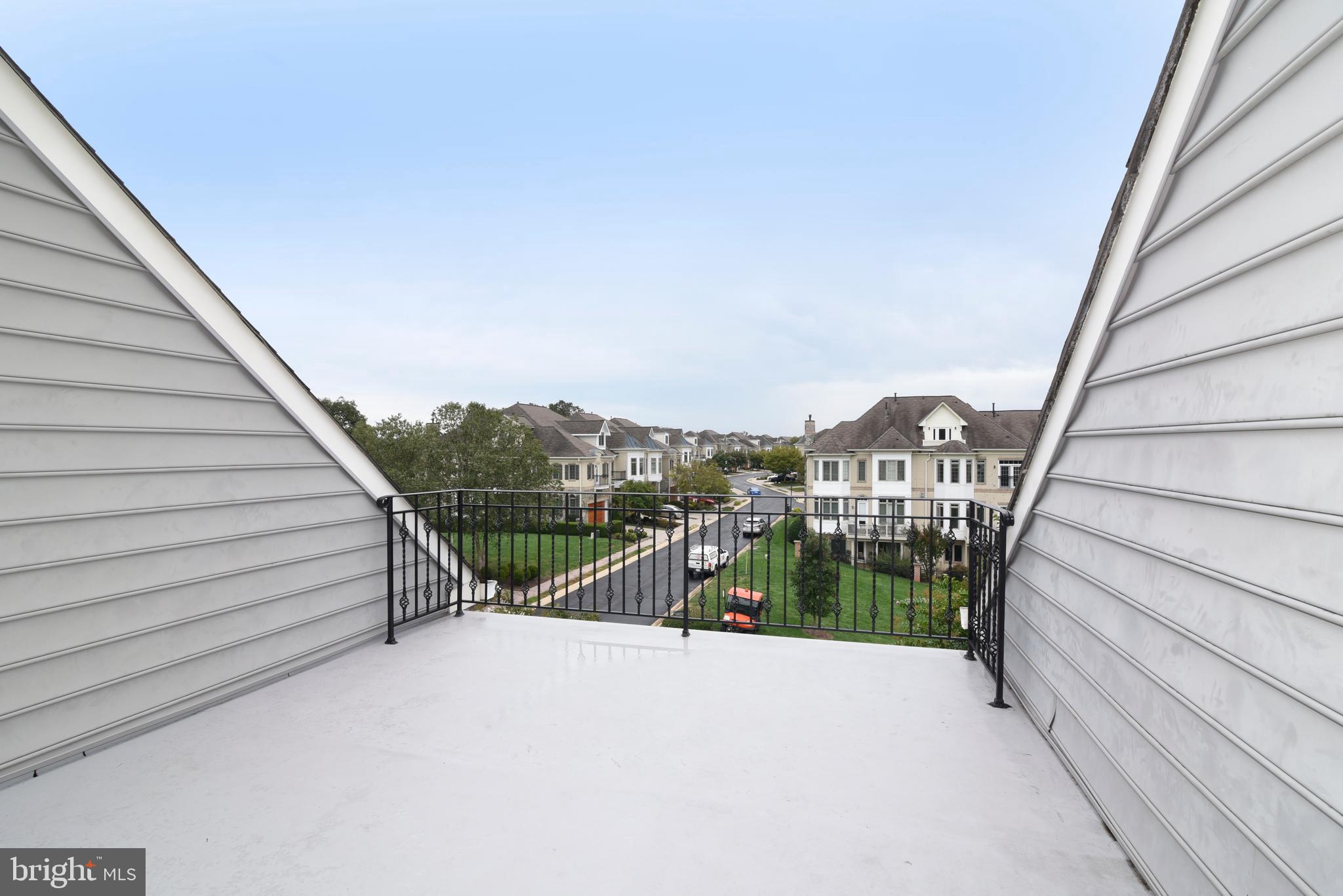 RIVER CREEK - Residential