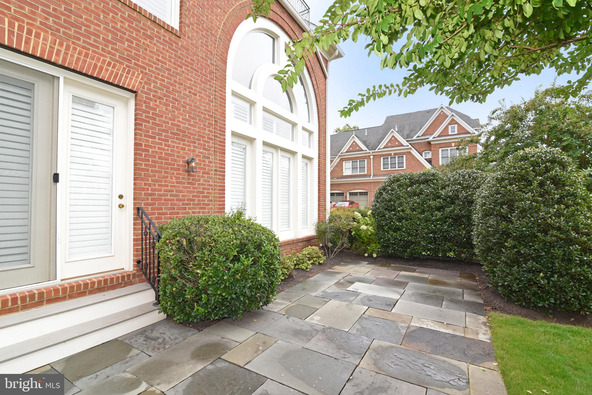 RIVER CREEK - Residential