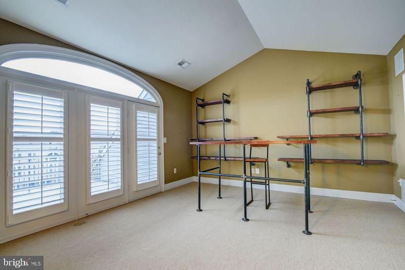 RIVER CREEK - Residential