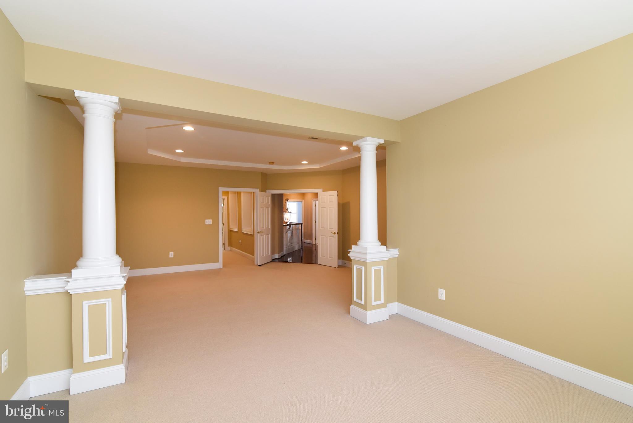 RIVER CREEK - Residential