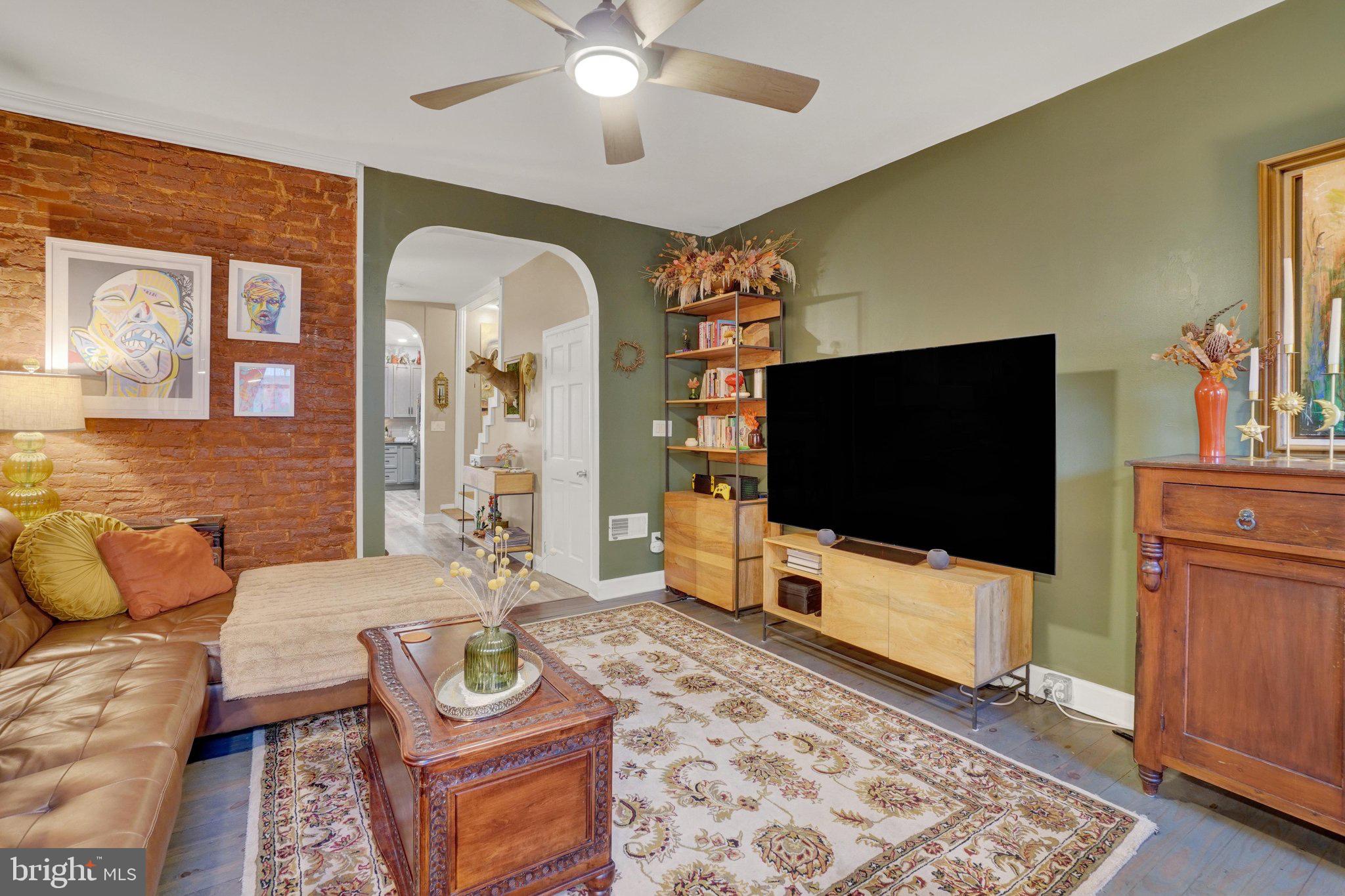54 S PERSHING AVENUE