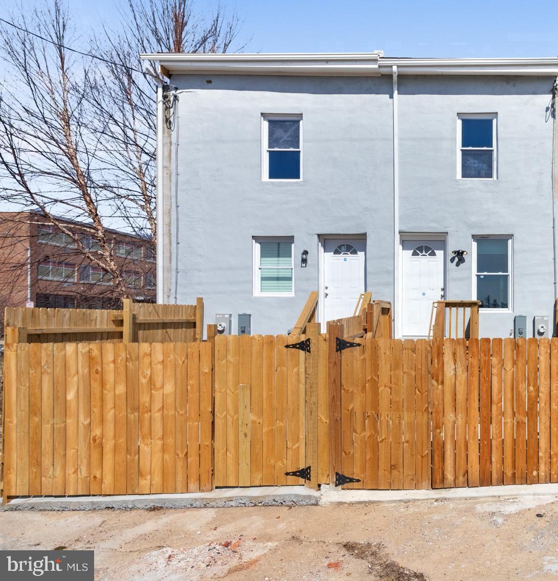 JOHNSTON SQUARE - Residential