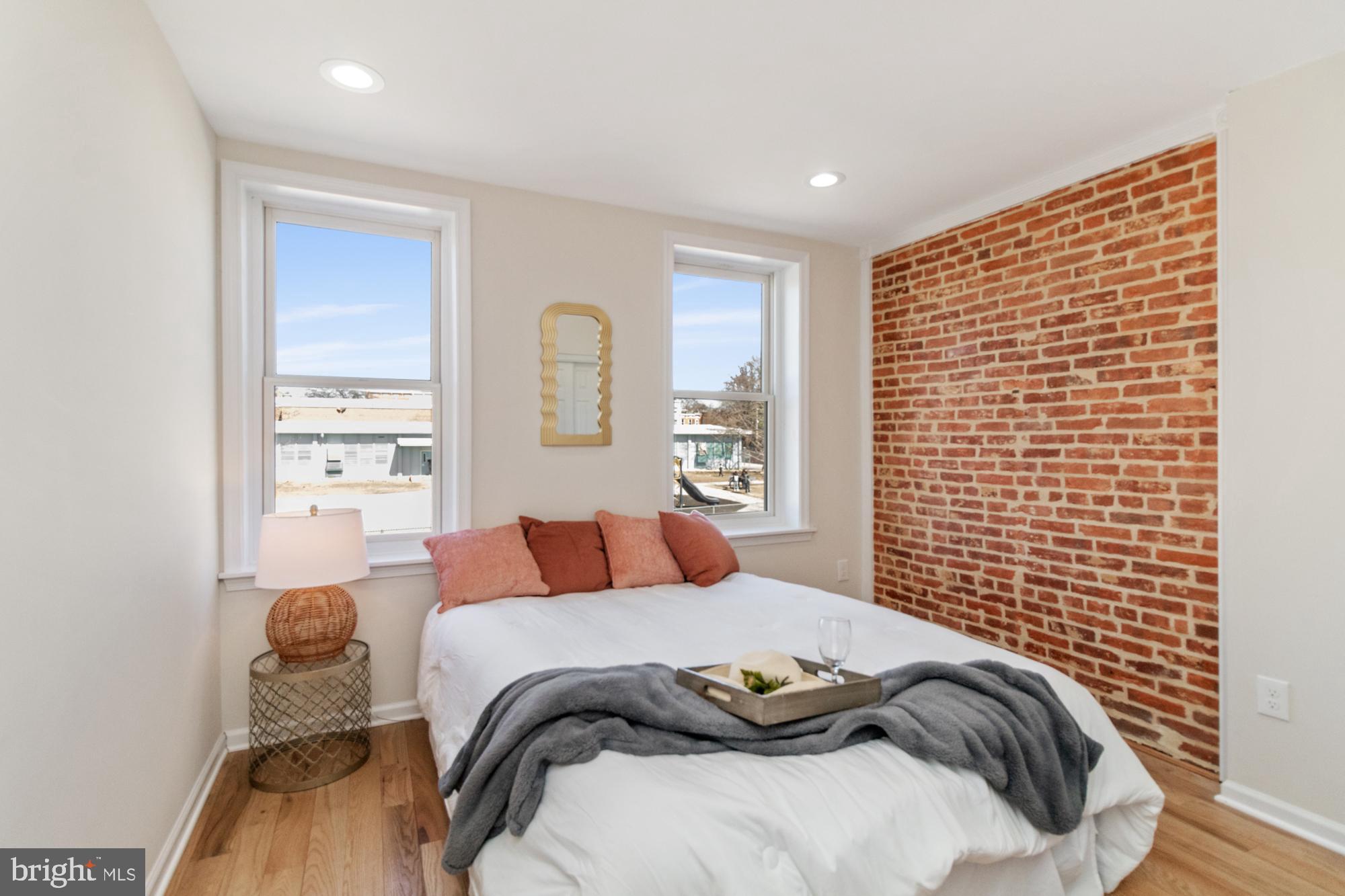 JOHNSTON SQUARE - Residential