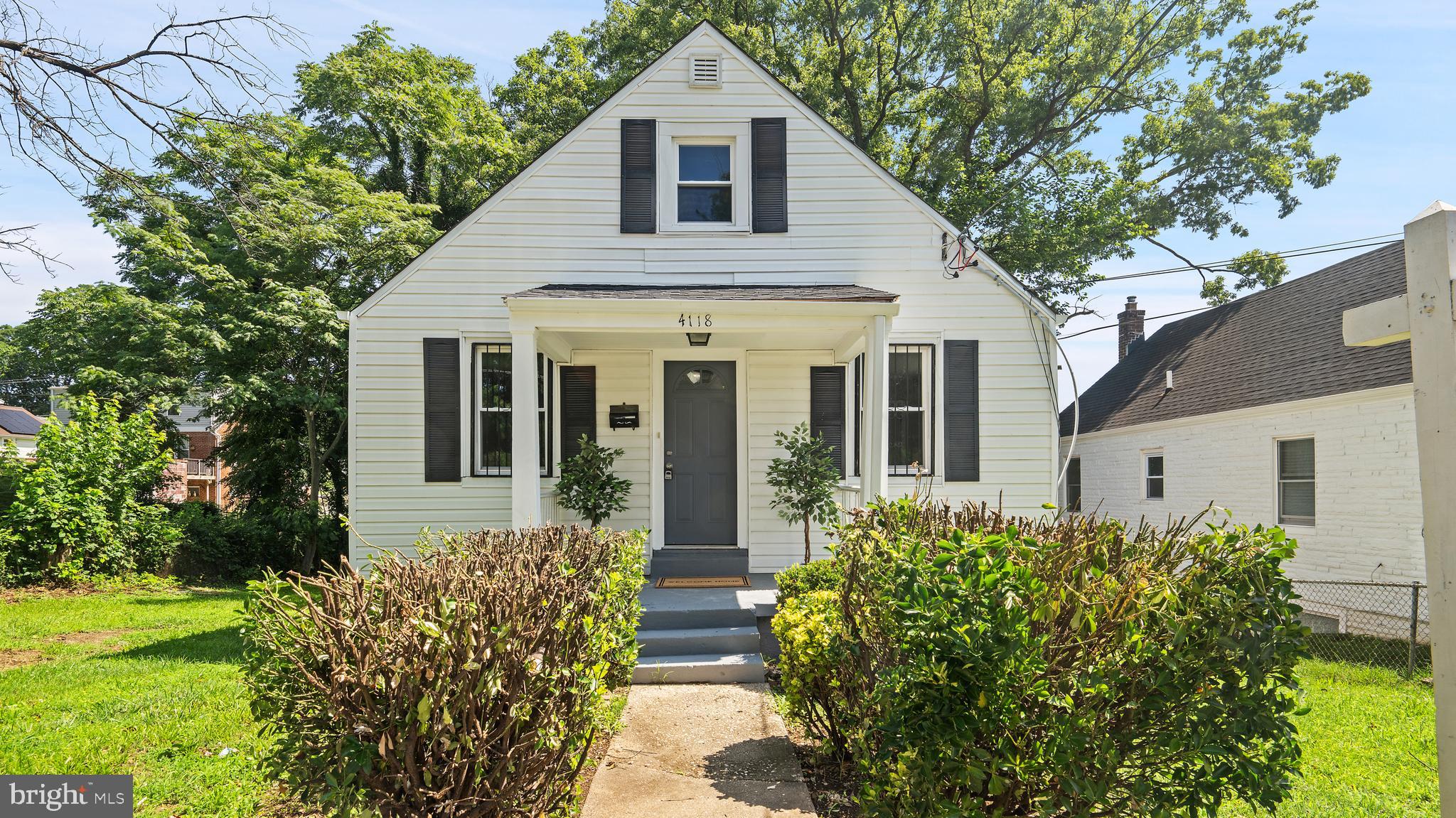 Welcome to 4118 Byers Ave, where classic charm meets modern luxury. This fully remodeled home has been thoughtfully redesigned from top to bottom with meticulous attention to detail, offering the feel of new construction in a well-established neighborhood.
✨ Features You'll Love:
Completely renovated inside and out — move-in ready with no updates needed
Open-concept living with tons of natural light and seamless flow
Brand-new kitchen with custom cabinets, quartz countertops, stylish backsplash & stainless steel appliances
Luxurious bathrooms with designer tile, new vanities, and premium fixtures
New flooring, windows, roof, HVAC, and electrical systems — everything is up to today’s standards
Spacious bedrooms with ample closet space
Private backyard perfect for entertaining or relaxing
📍 Conveniently located near shopping, dining, parks, and top-rated schools, 4118 Byers combines modern living with everyday convenience.
Don’t miss your chance to own a fully renovated, like-new home in a desirable neighborhood. Schedule your showing today!
