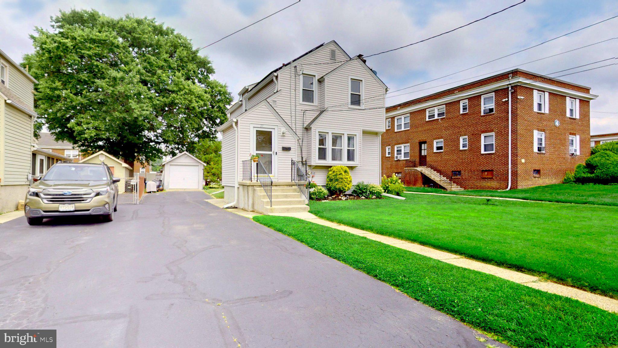 27 W HOLLY AVENUE
