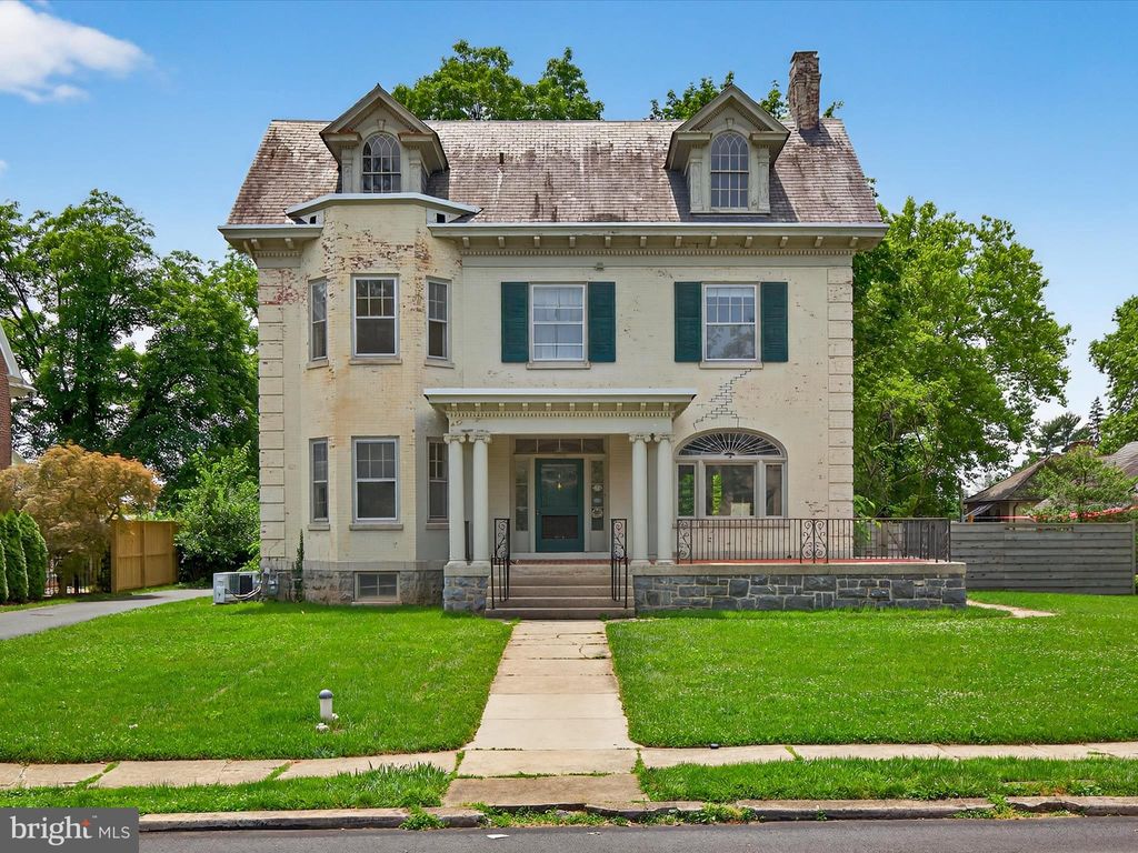 Photo of 1070 Wheatland Avenue, LANCASTER, PA 17603 (MLS # PALA2073310)
