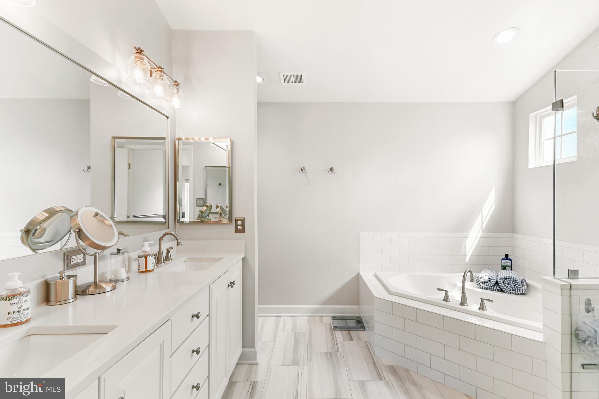 GALYN MANOR - Residential