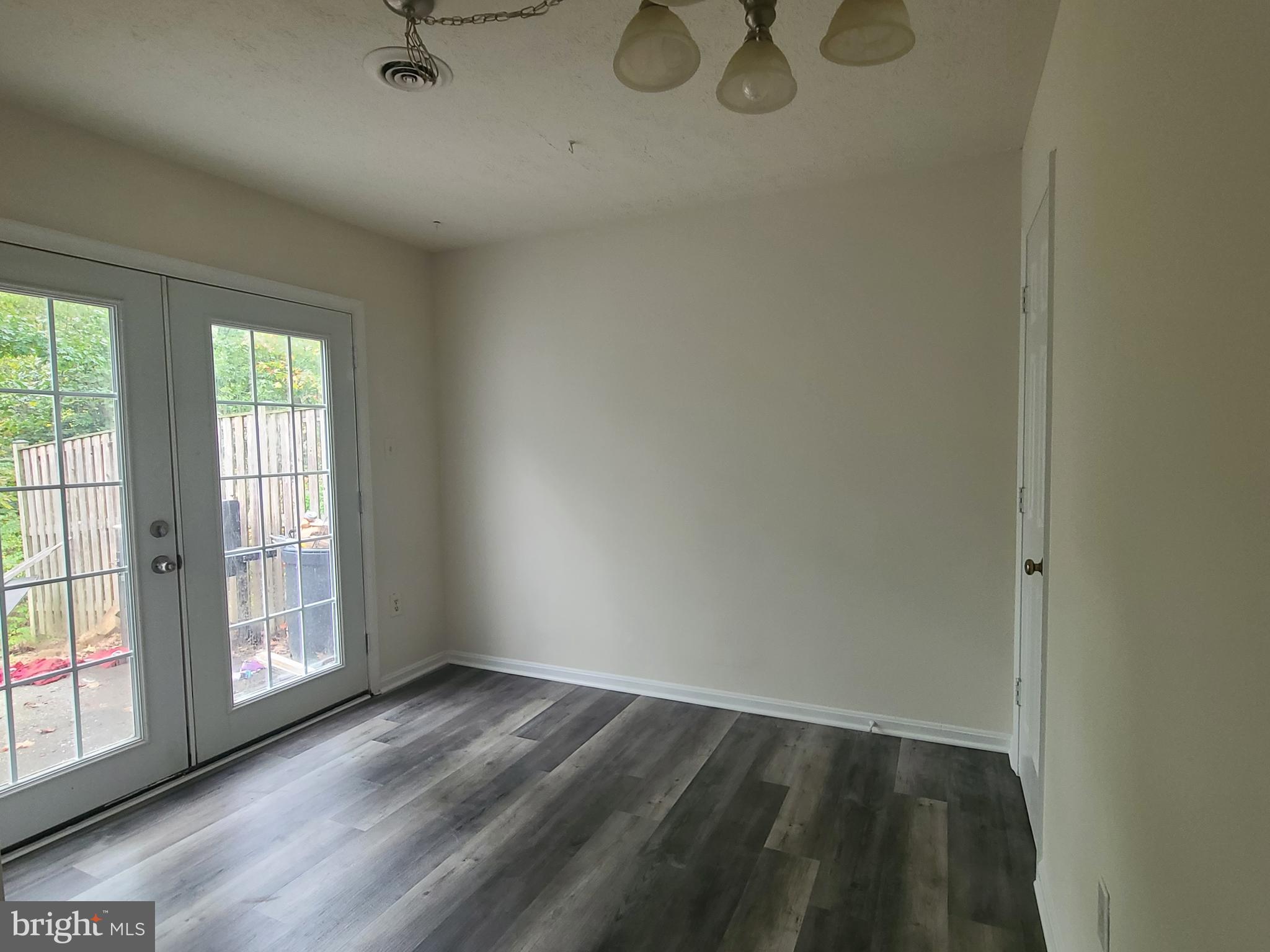 ASH HOLLOW ESTATES - Residential Lease