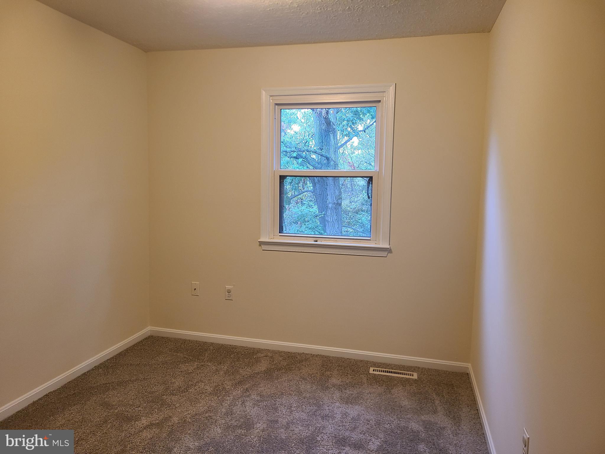 ASH HOLLOW ESTATES - Residential Lease