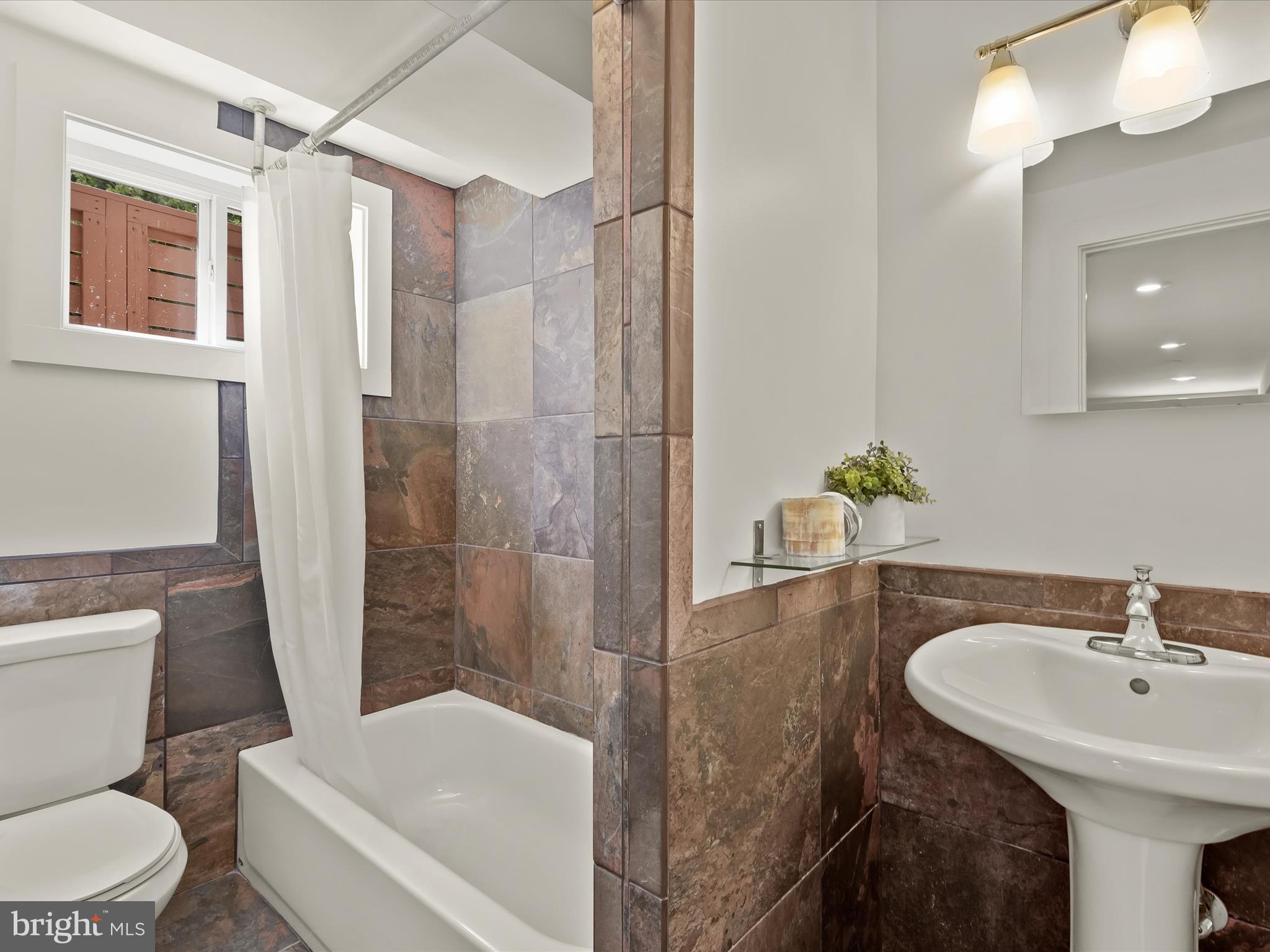 CLARENDON - Residential