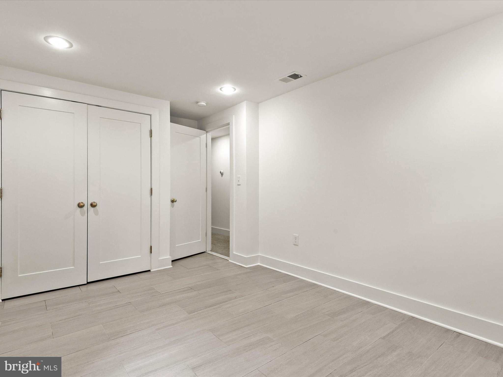 CLARENDON - Residential