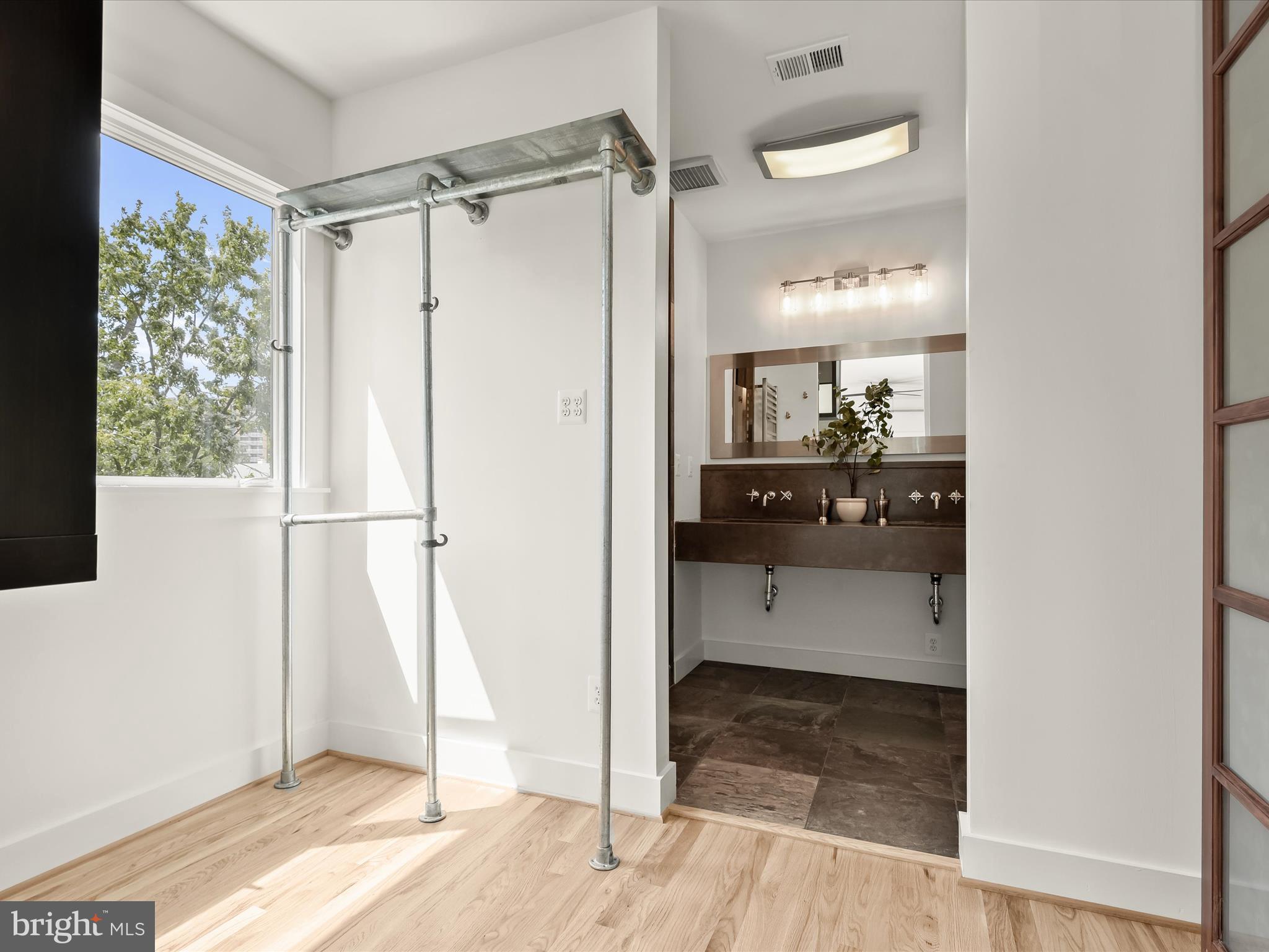 CLARENDON - Residential