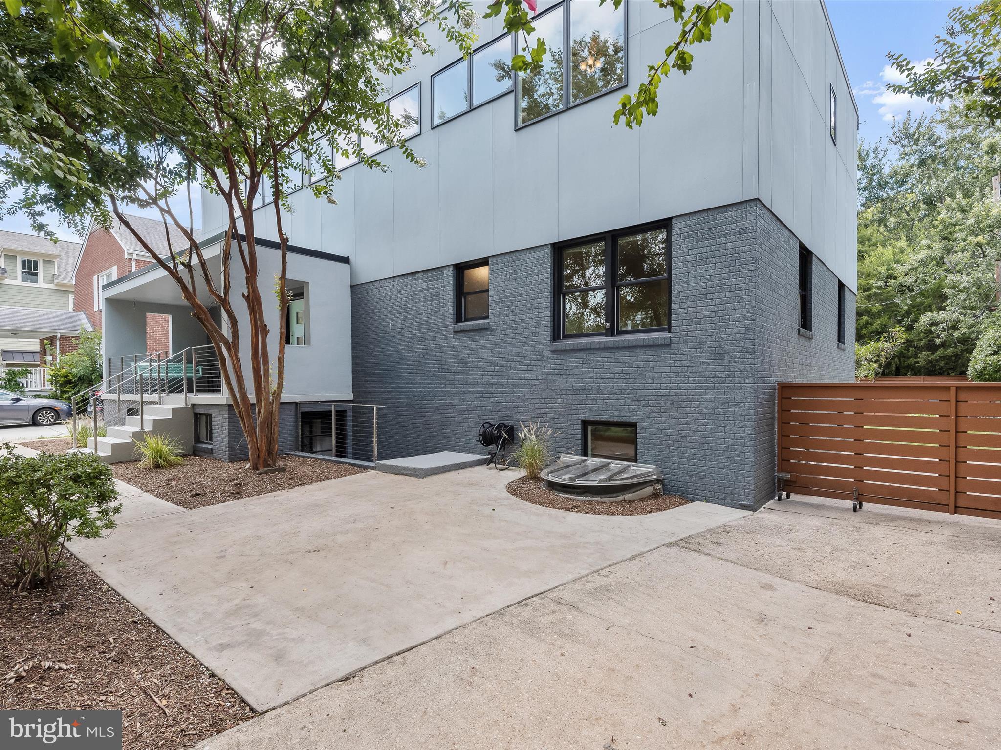 CLARENDON - Residential