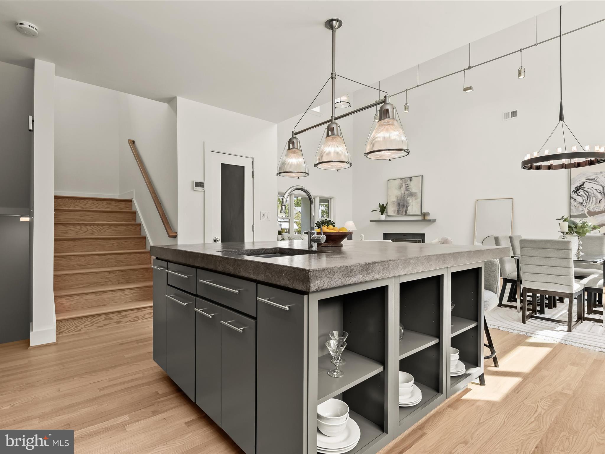 CLARENDON - Residential