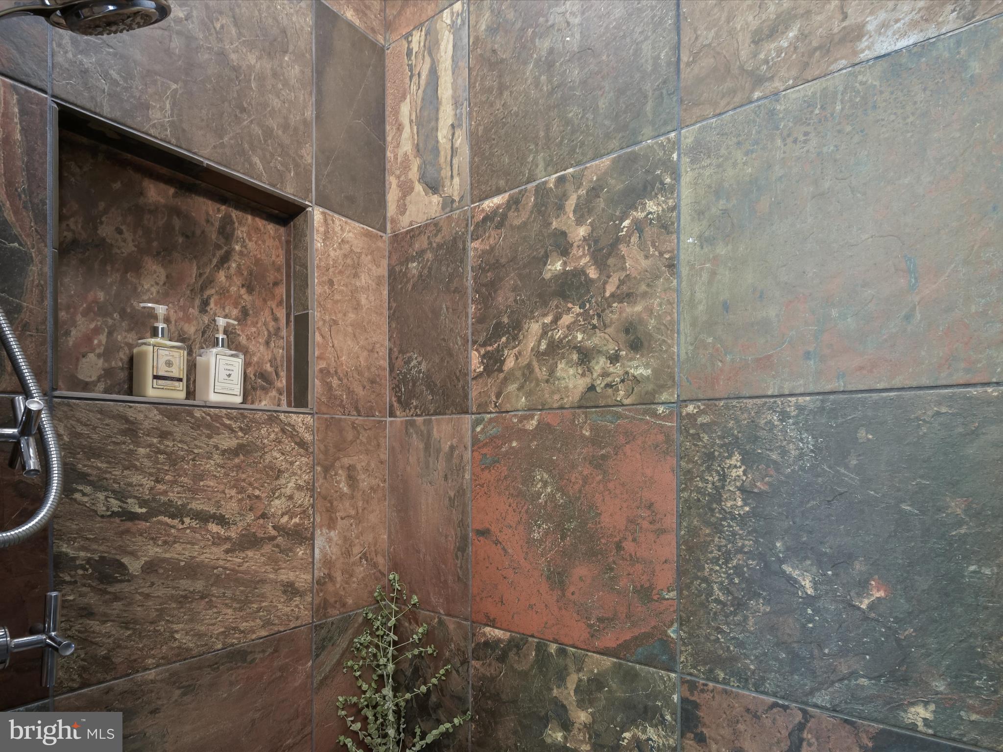 CLARENDON - Residential