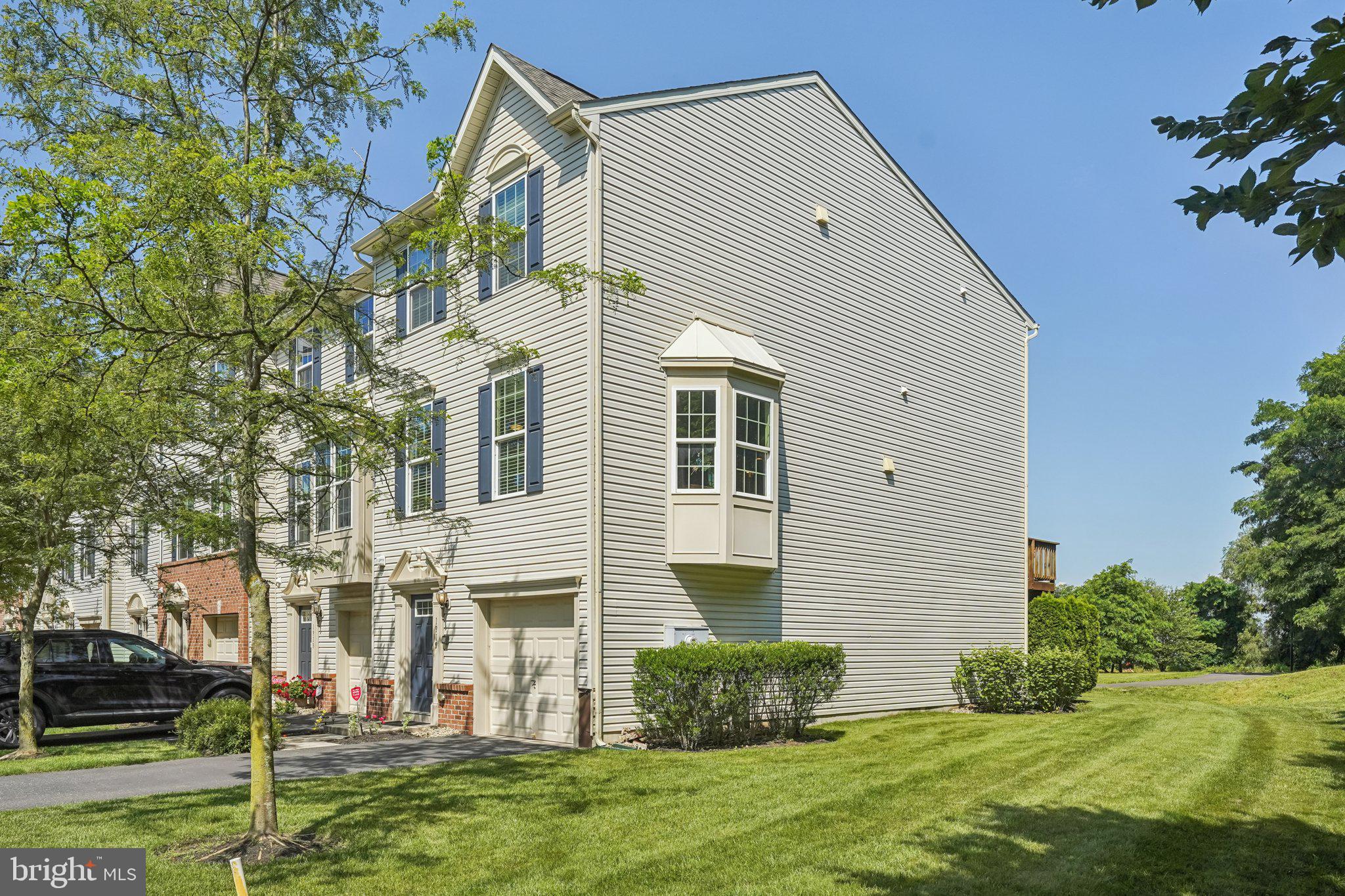 1915 JAKOB COURT