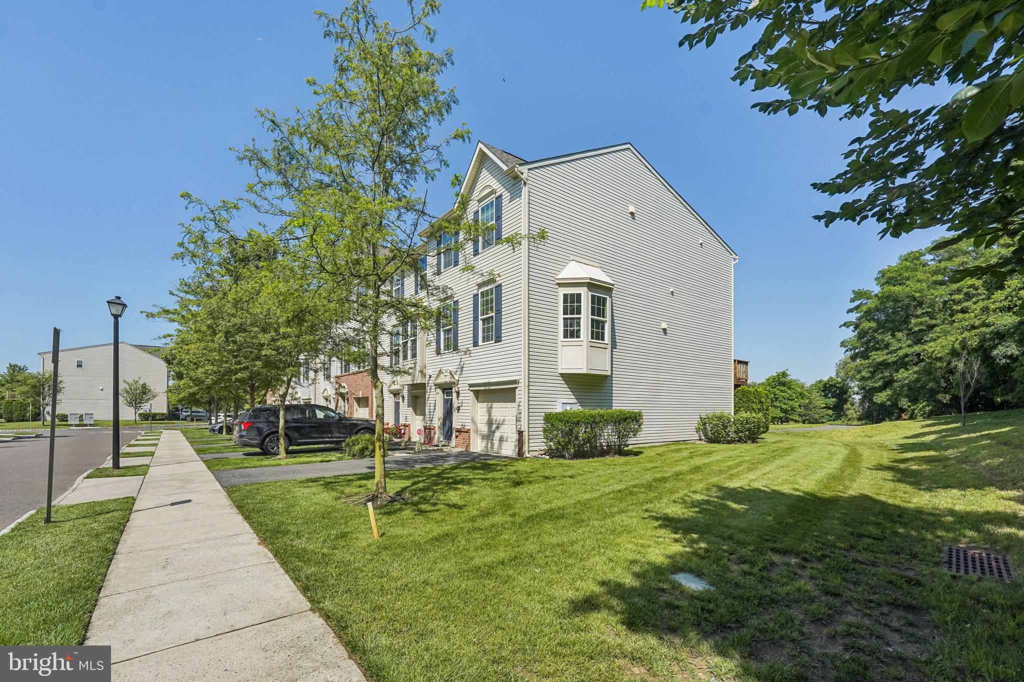 1915 JAKOB COURT