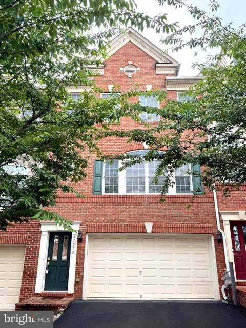 Townhouse For Rent - 47574 Royal Burnham Terrace<br/> Loudoun County, STERLING, VA 20165