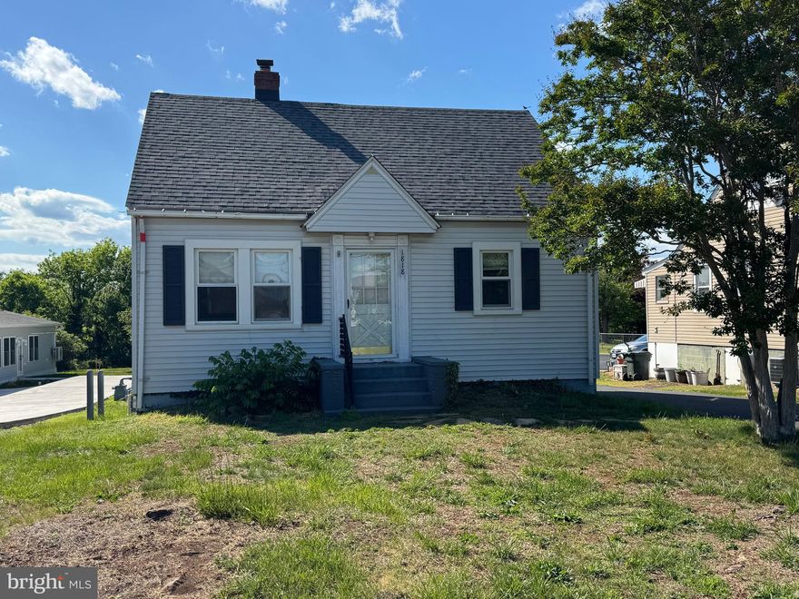 🏡✨ Opportunity is Knocking! ✨🏡 (professional photos coming next week)
Whether you're looking to 🔨 renovate and flip, 💰 add to your rental portfolio, or use a 🏦 FHA 203K loan to create your dream home, this property is packed with potential!
This 4-bedroom, 2-bath vinyl-sided Cape Cod is ready for someone with vision and creativity to bring it back to life. Features include a spacious living room, kitchen, and a bright sunroom ☀️ that could also serve as a dining room or flex space.
The home offers 2 bedrooms with beautiful hardwood flooring and 2 additional bedrooms with carpet (with possible hardwood underneath 👀). A full unfinished basement provides excellent storage or future expansion possibilities.
Major updates already completed include a roof only 3 years old 🏠 and a newly paved driveway 🚗.
Situated in town on a generously sized rear yard 🌳, this property offers convenience, space, and endless possibilities — all for just 💲290,000!
Bring your ideas, your tools, and your imagination… this could be the investment opportunity you’ve been waiting for! 🔑