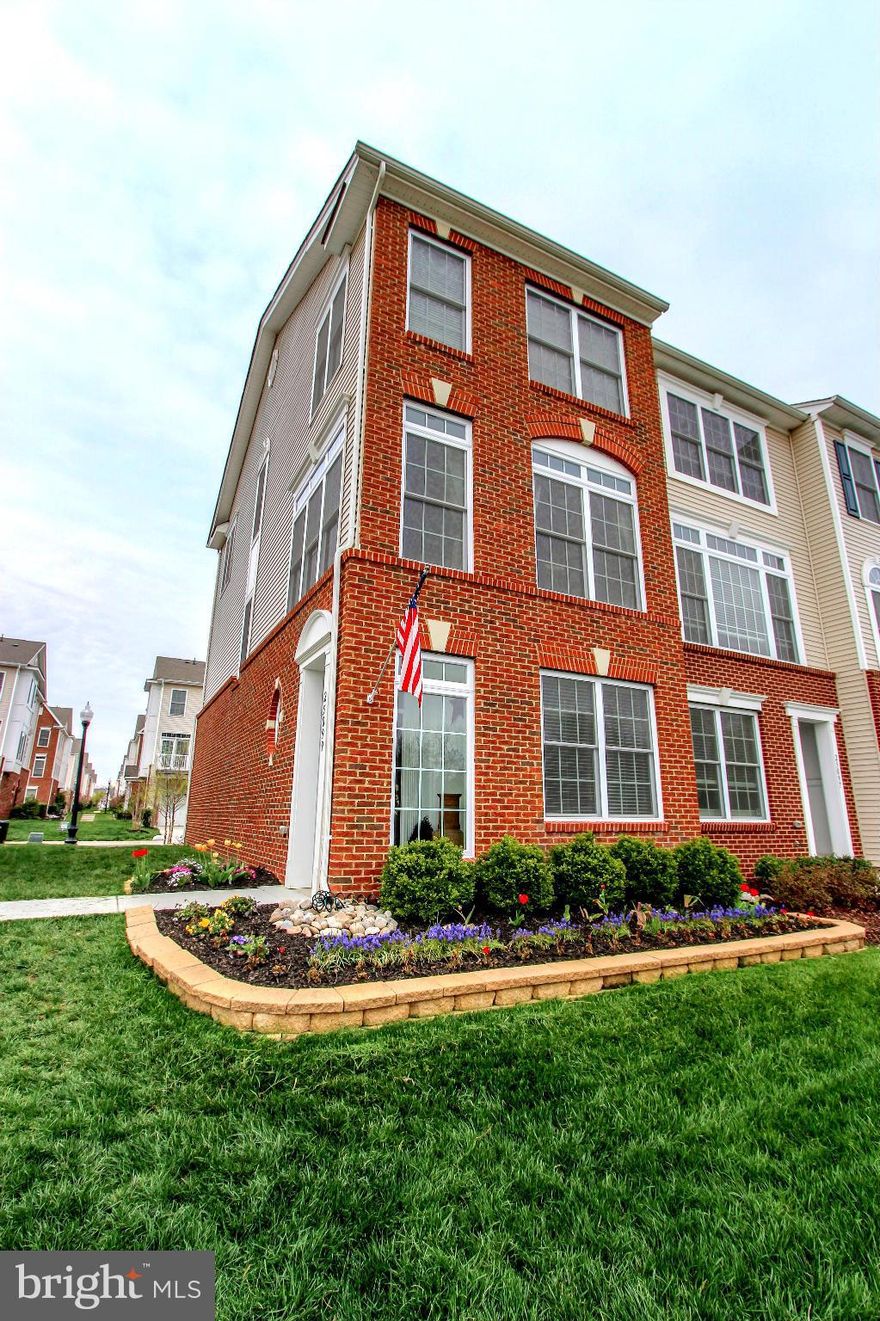 MOVE-IN READY*BRICK FRONT 3-LEVEL END UNIT TH W/COVERED SIDE ENTRY & 1 CAR GARAGE*GREAT LOCATION-NO THRU STREET & EXTRA PARKING*HOME FRONTS LARGE COMMON AREA*GOURMET KITCHEN W/CENTER ISLAND, GRANITE, & GAS RANGE*BREAKFAST AREA OPENS TO LARGE REAR DECK*HARDWOOD IN LIVING RM, DINING RM, & FOYER*2 MASTER SUITES W/VAULTED CEILINGS EACH W/FULL BATHS ON UPPER LEVEL* FULL BATH & BEDROOM ON ENTRY LEVEL*