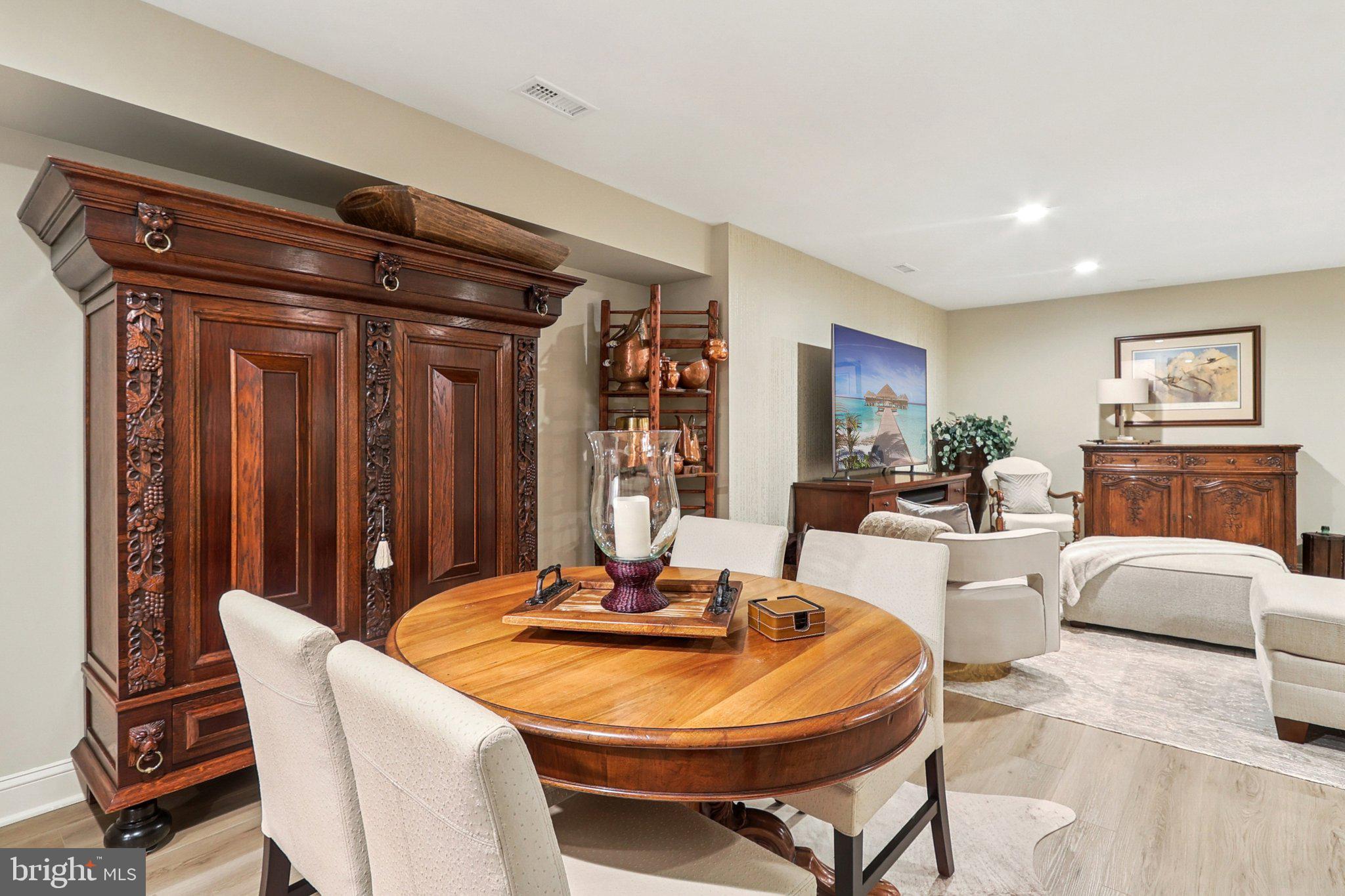 RESTON - Residential