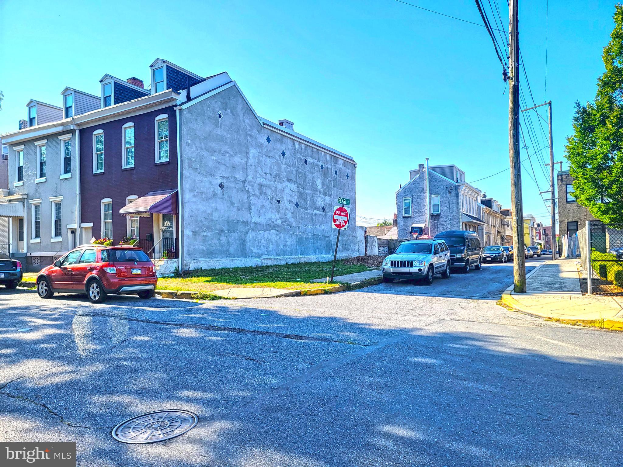 524 spruce st is a lot. suggested use is a place to build a home or use to rent parking spaces.
