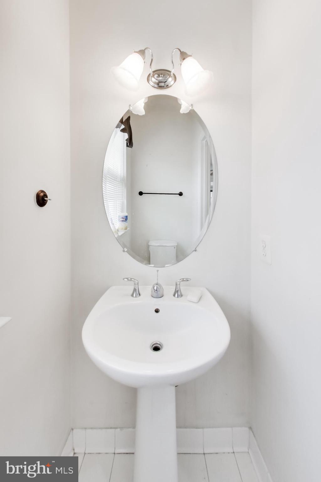 2402 ALMSHOUSE DRIVE