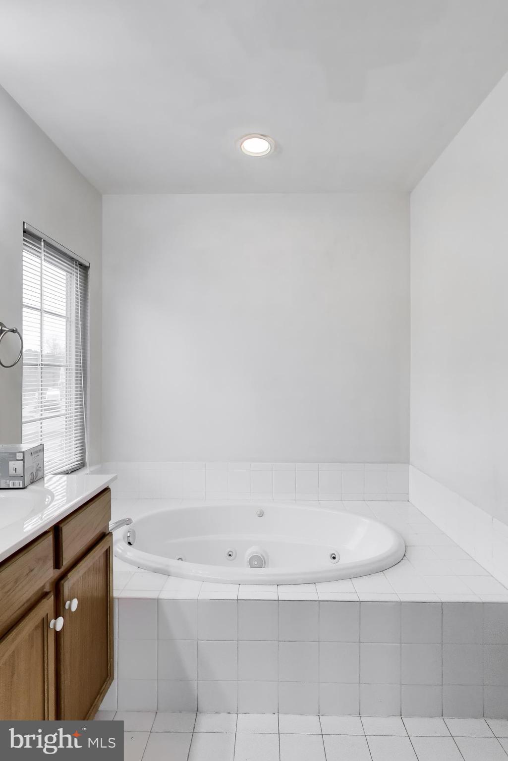 SEVEN OAKS - Residential