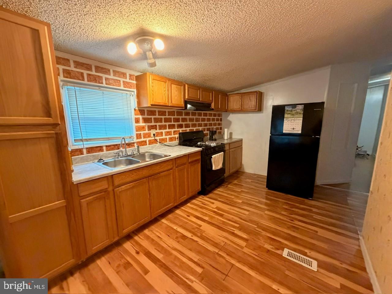 203 OAKFIELD COURT W