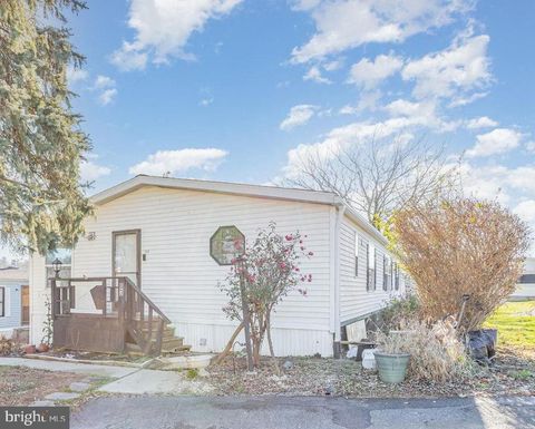 203 OAKFIELD COURT W LANCASTER PA 17603