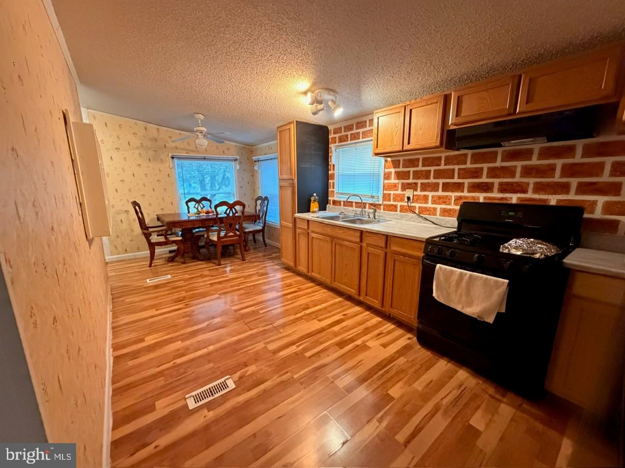 203 OAKFIELD COURT W