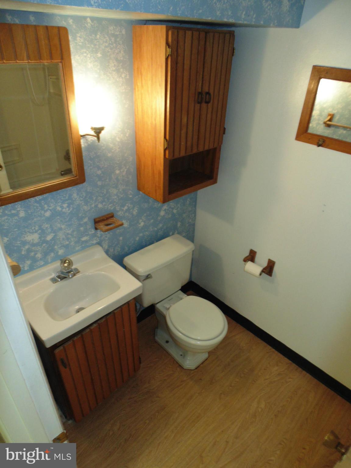 FOUR SEASONS ESTATES - Residential Lease