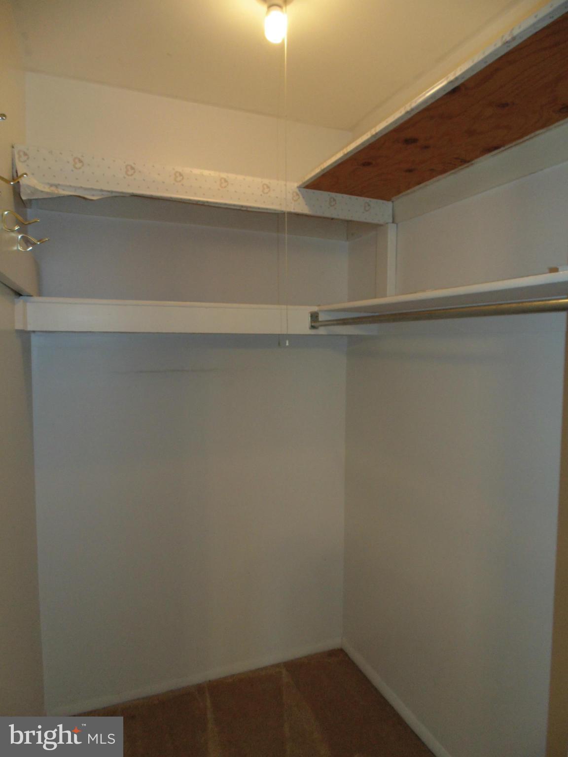 FOUR SEASONS ESTATES - Residential Lease