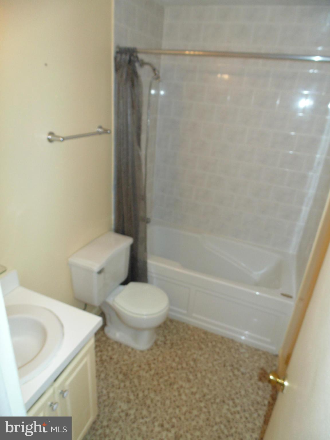 FOUR SEASONS ESTATES - Residential Lease