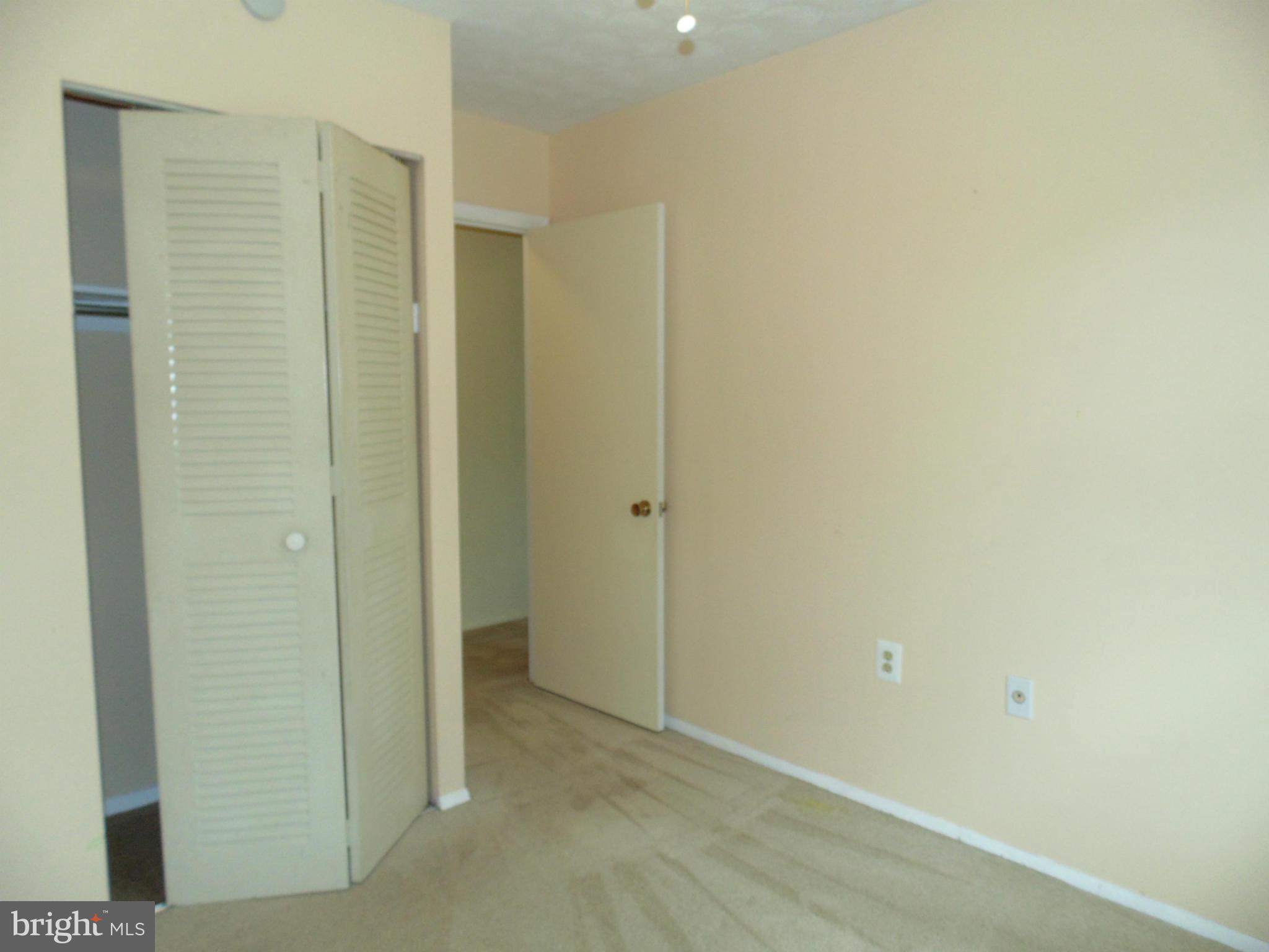 FOUR SEASONS ESTATES - Residential Lease