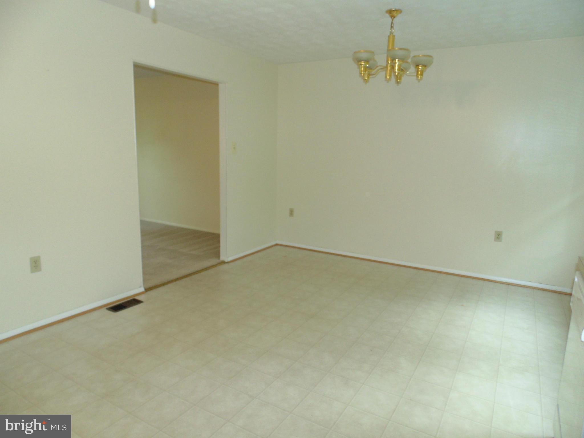 FOUR SEASONS ESTATES - Residential Lease