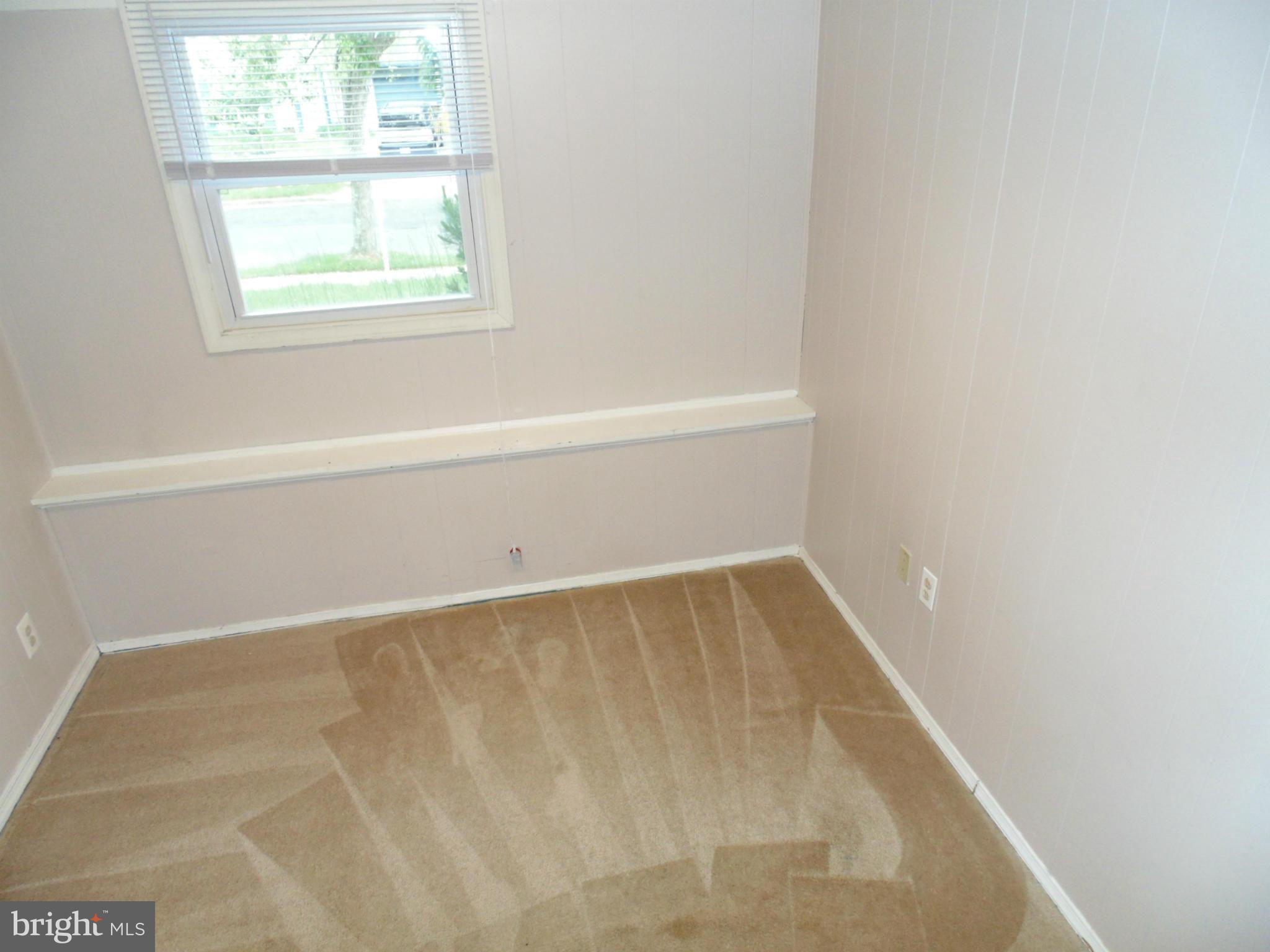 FOUR SEASONS ESTATES - Residential Lease