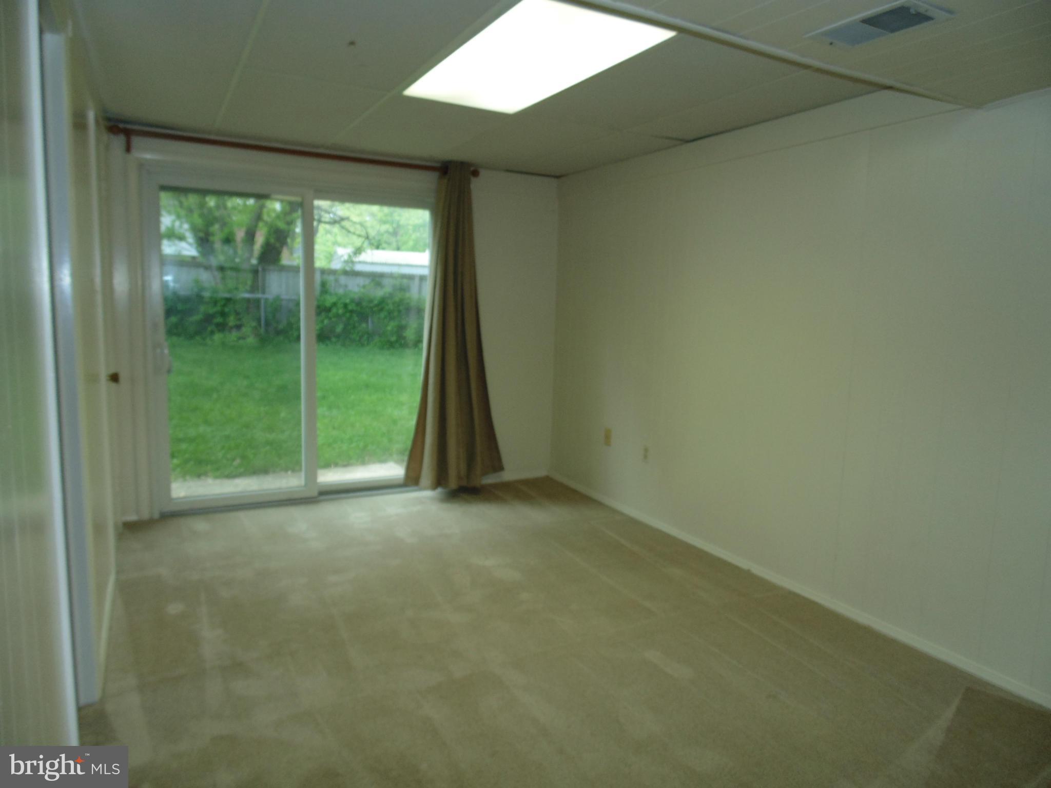 FOUR SEASONS ESTATES - Residential Lease