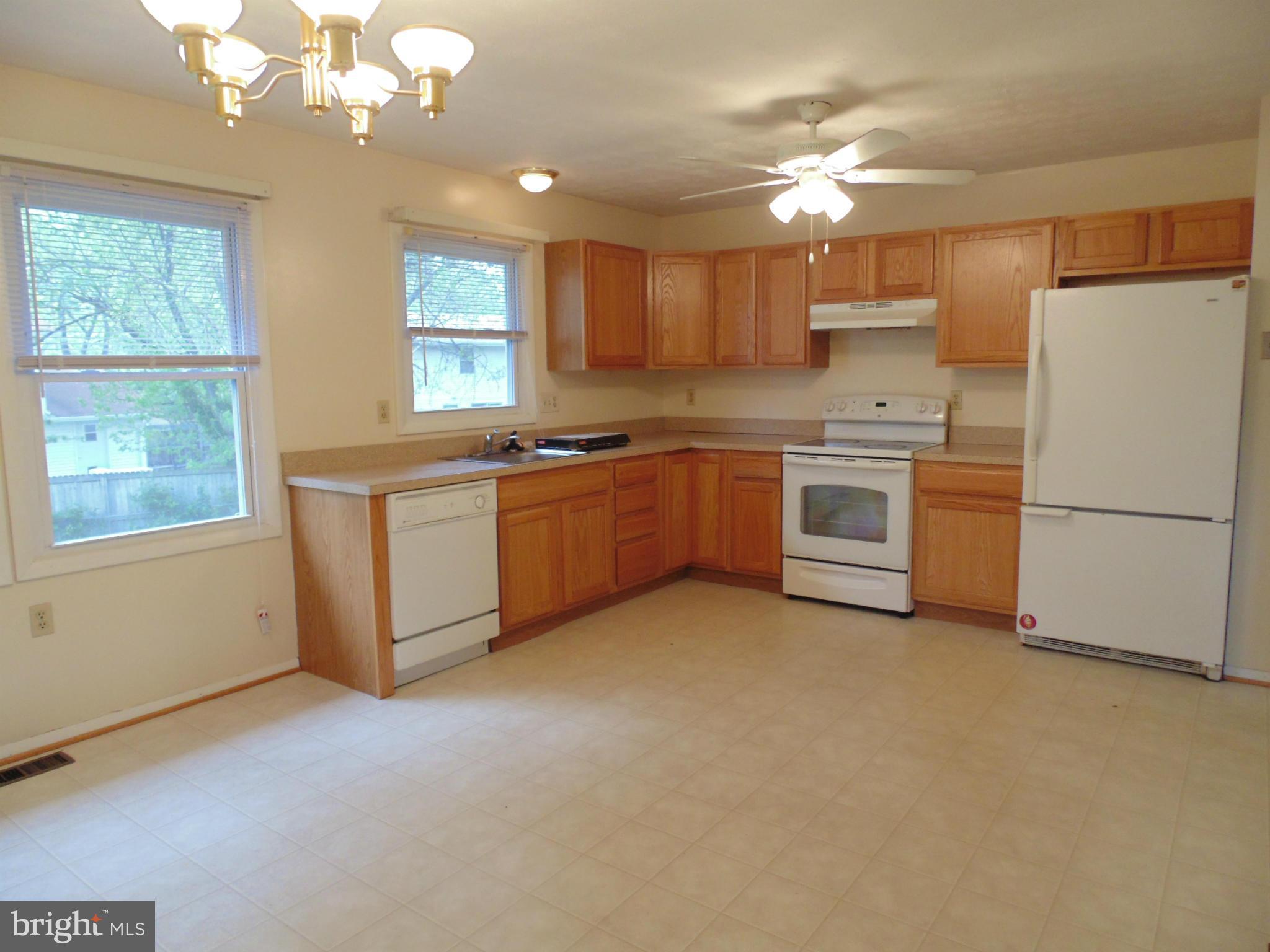 FOUR SEASONS ESTATES - Residential Lease