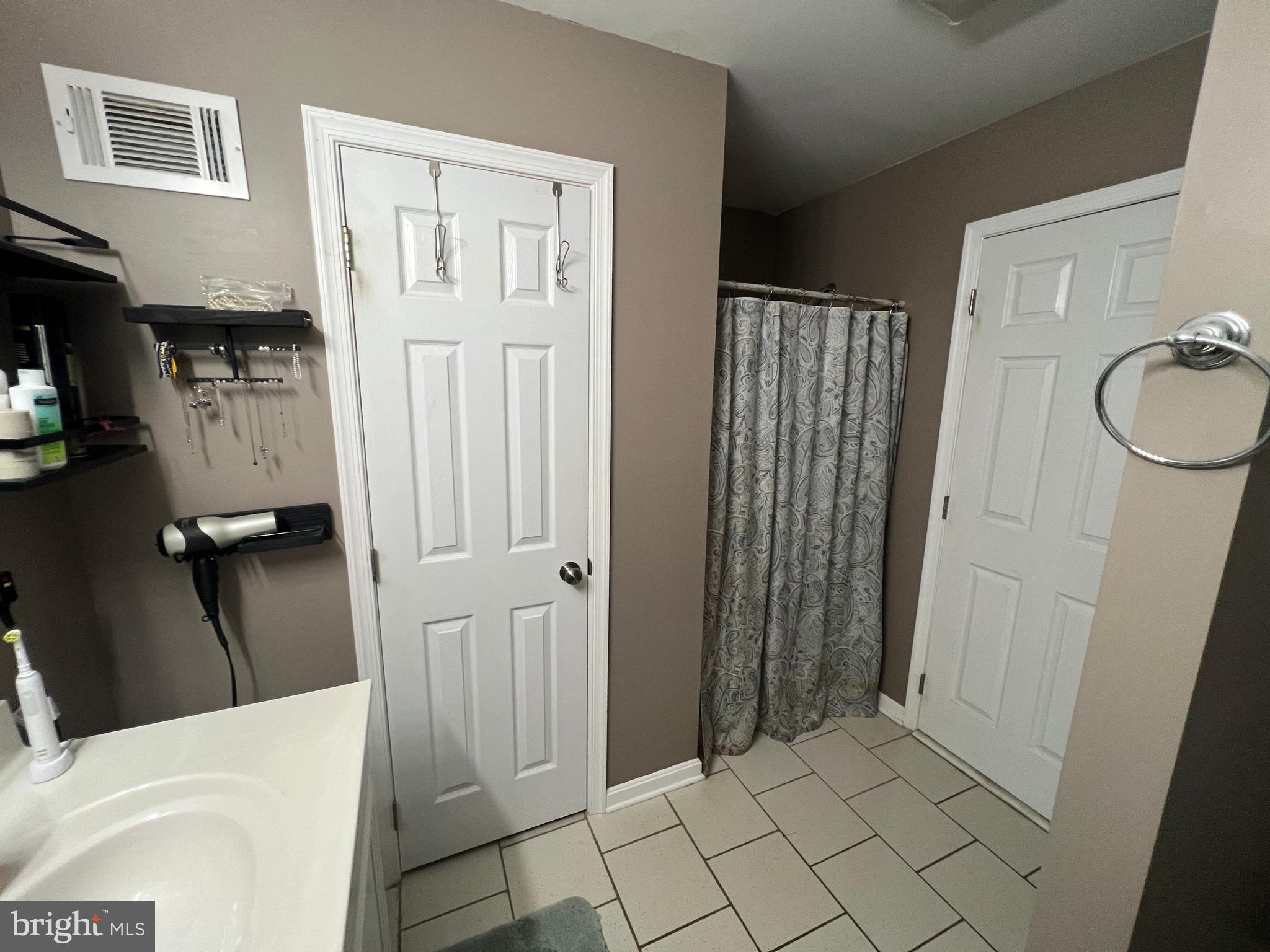 FAIRVIEW - Residential