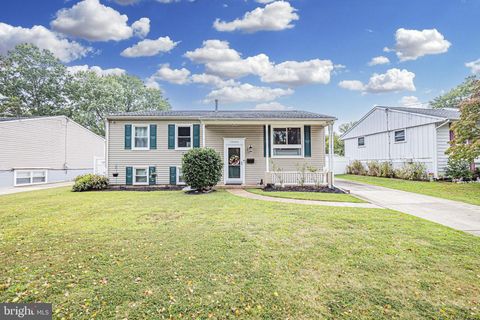 Photo of 13124 Beaver Terrace, ROCKVILLE, MD 20853 (MLS # MDMC2200590)