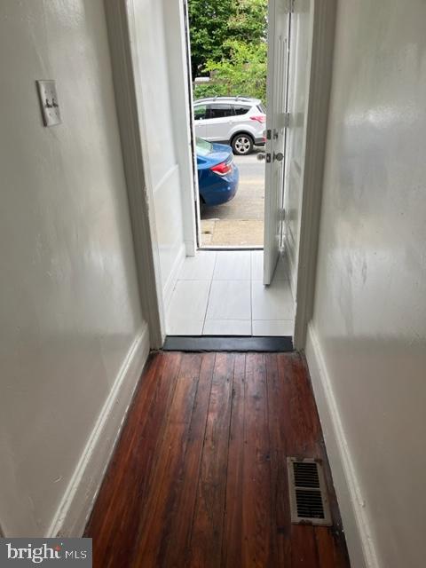 PORT RICHMOND - Residential Lease