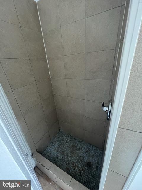 PORT RICHMOND - Residential Lease