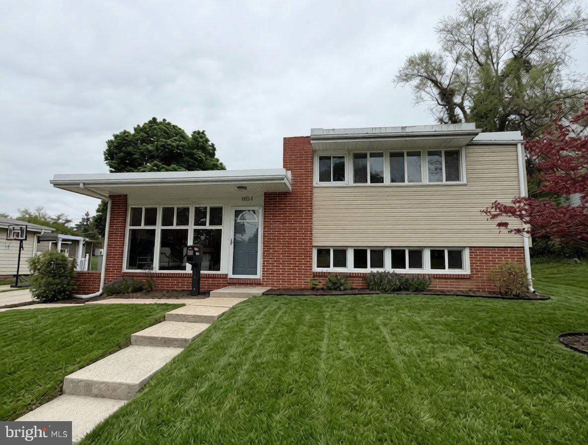 1004 FLAGTREE LANE