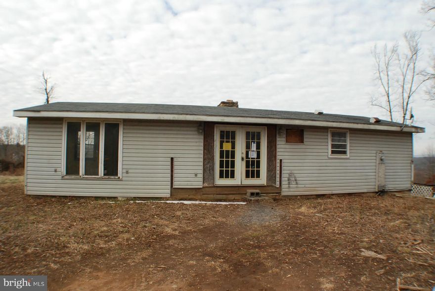 Contemporary Rancher on 2.50 acres with mountain Views . Home has a shared well . Home Needs some work but could be a nice fixer . Home Sold Strictly AS IS. Owner occupant offers accepted until 1-7-2015.Seller will pay up to $500 towards buyers choice of home warranty.