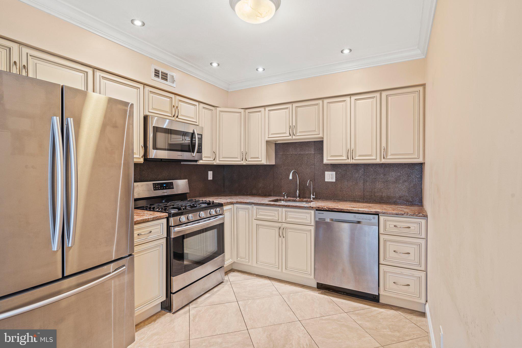 PHILADELPHIA (NORTHEAST) - Residential