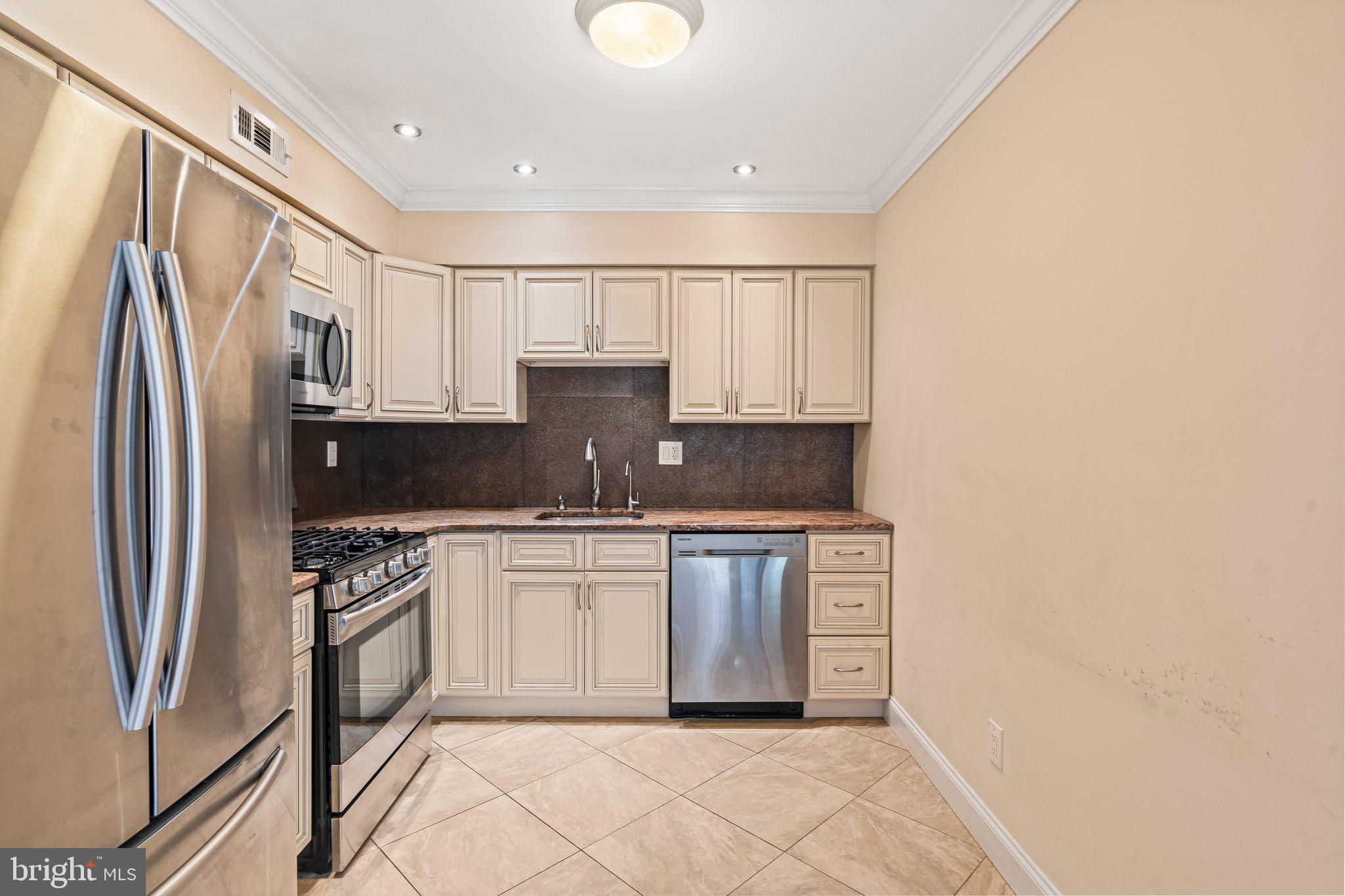 PHILADELPHIA (NORTHEAST) - Residential