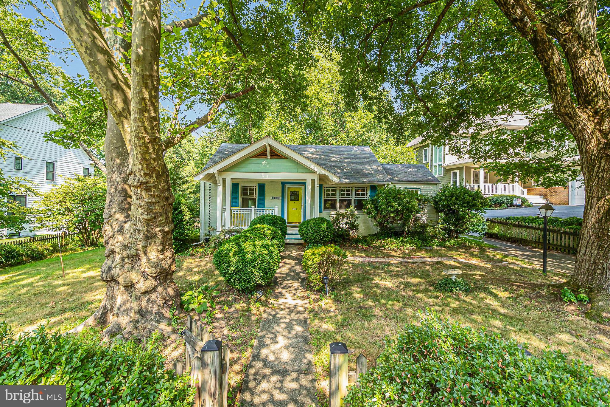 WESTHAMPTON - Residential